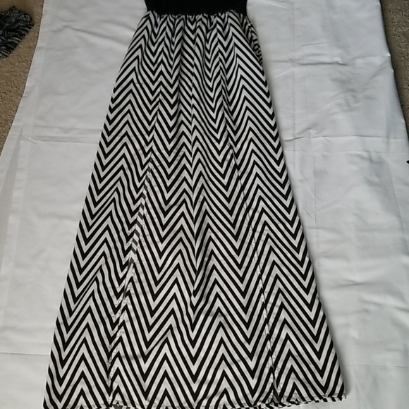 Dress - Picture 2 of 4